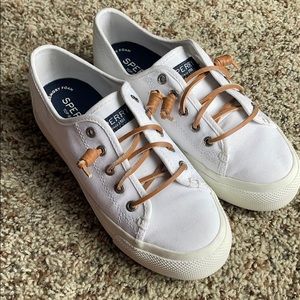 White sperry cliff side slip ons